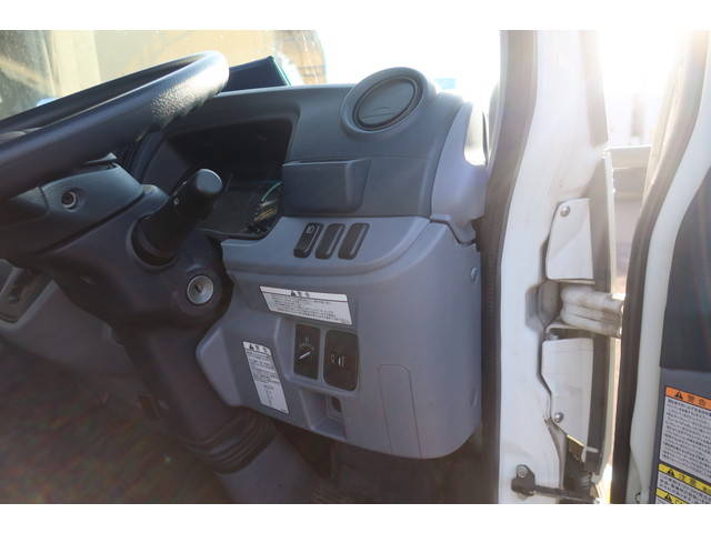 三菱ふそうキャンター平ボディ小型（2t・3t）[写真31]