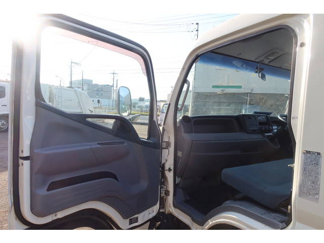 三菱ふそうキャンター平ボディ小型（2t・3t）[写真37]