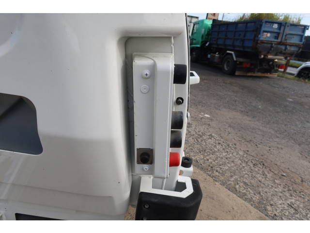 いすゞエルフパッカー車（塵芥車）小型（2t・3t）[写真10]