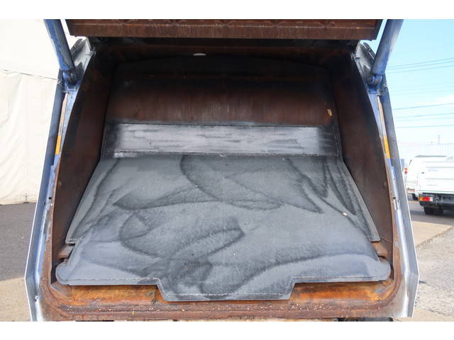 いすゞエルフパッカー車（塵芥車）小型（2t・3t）[写真16]