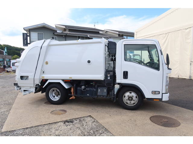 いすゞエルフパッカー車（塵芥車）小型（2t・3t）[写真04]