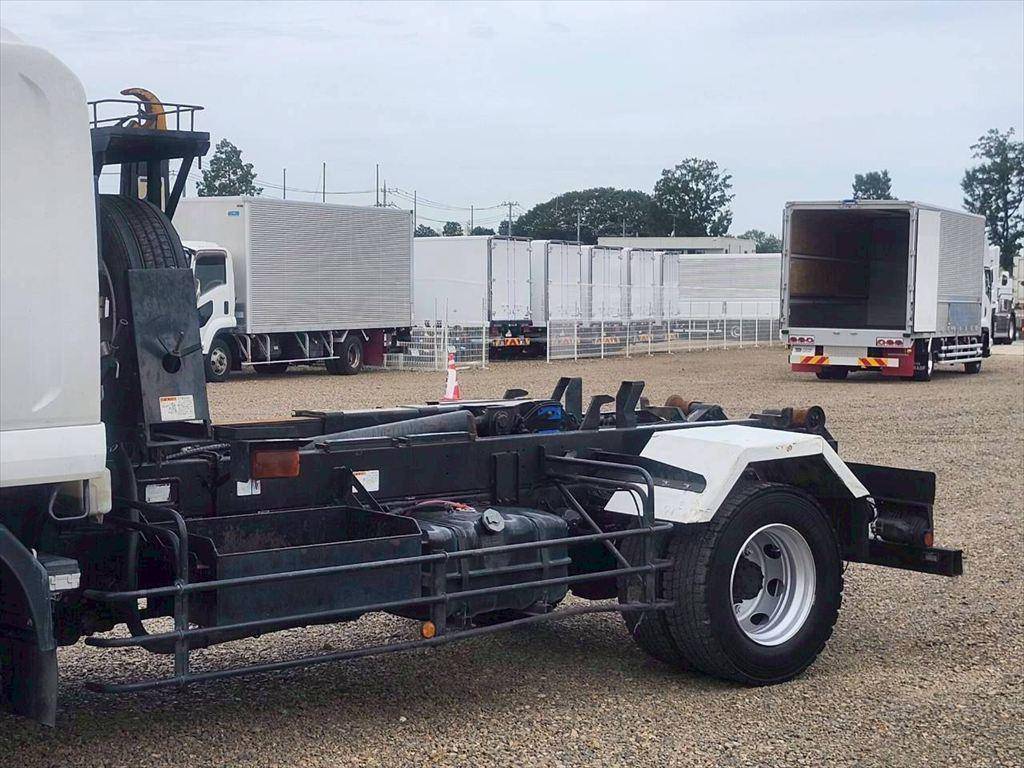 いすゞフォワードコンテナ専用車増トン（6t・8t）[写真06]