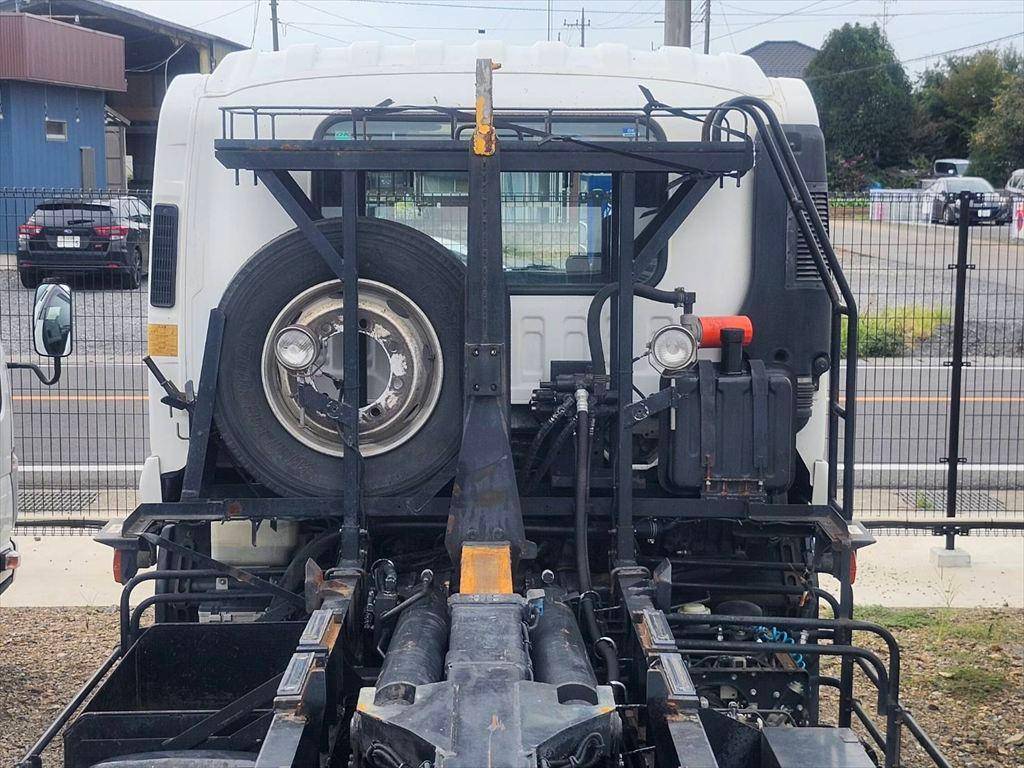 いすゞフォワードコンテナ専用車増トン（6t・8t）[写真07]