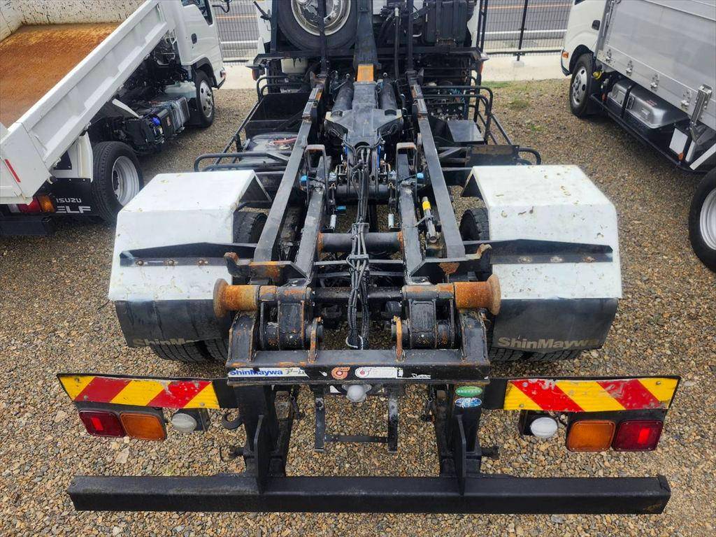 いすゞフォワードコンテナ専用車増トン（6t・8t）[写真08]