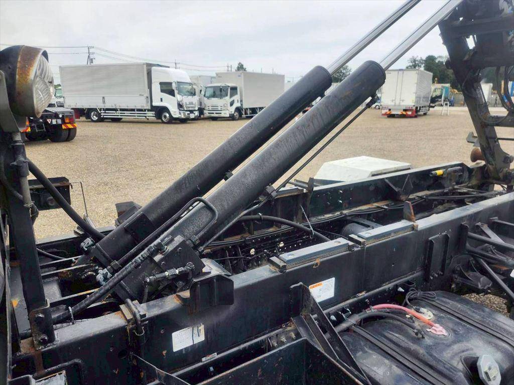 いすゞフォワードコンテナ専用車増トン（6t・8t）[写真09]