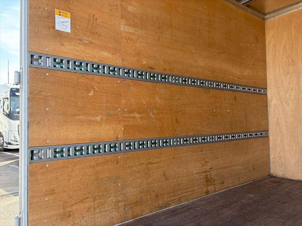 三菱ふそうキャンターアルミバン小型（2t・3t）[写真11]