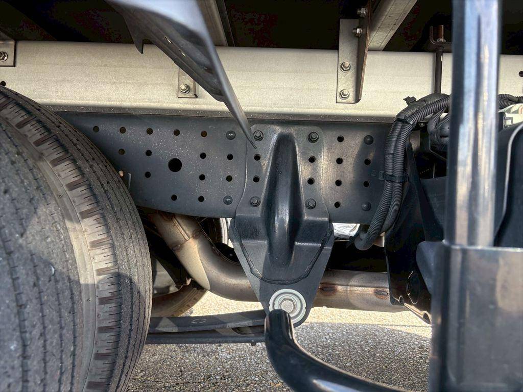 三菱ふそうキャンターアルミバン小型（2t・3t）[写真15]