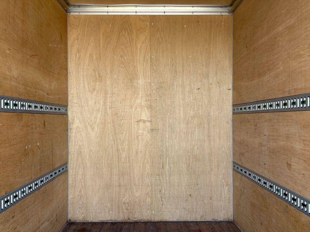 三菱ふそうキャンターアルミバン小型（2t・3t）[写真07]