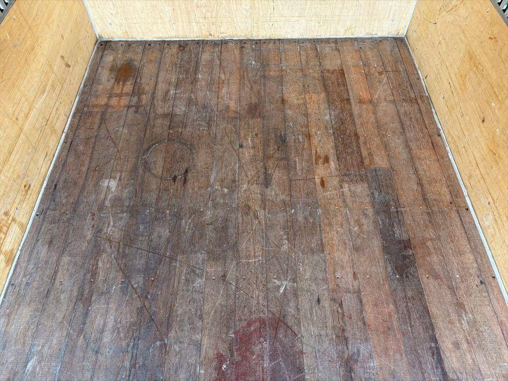 三菱ふそうキャンターアルミバン小型（2t・3t）[写真09]