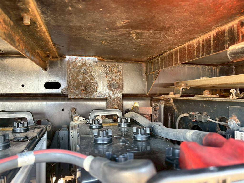 いすゞギガトレーラーヘッド（トラクターヘッド）大型（10t）[写真11]