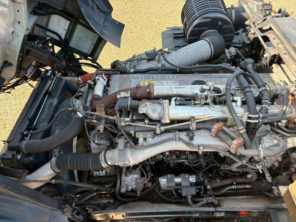 いすゞギガトレーラーヘッド（トラクターヘッド）大型（10t）[写真14]