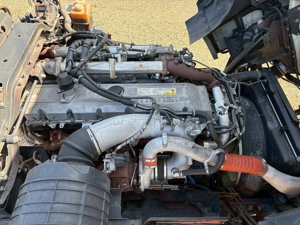 いすゞギガトレーラーヘッド（トラクターヘッド）大型（10t）[写真15]