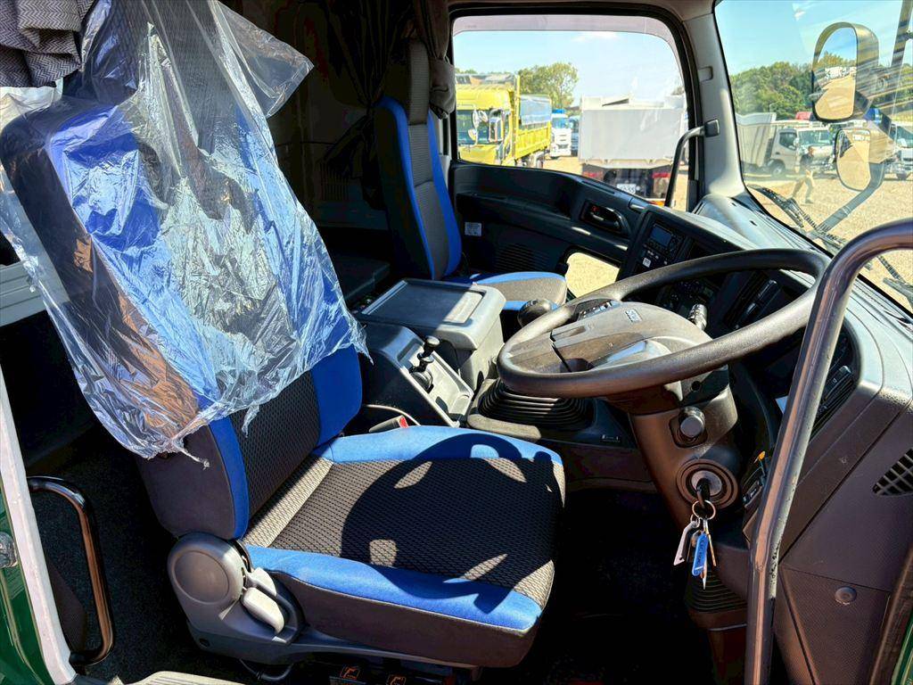 いすゞギガトレーラーヘッド（トラクターヘッド）大型（10t）[写真17]