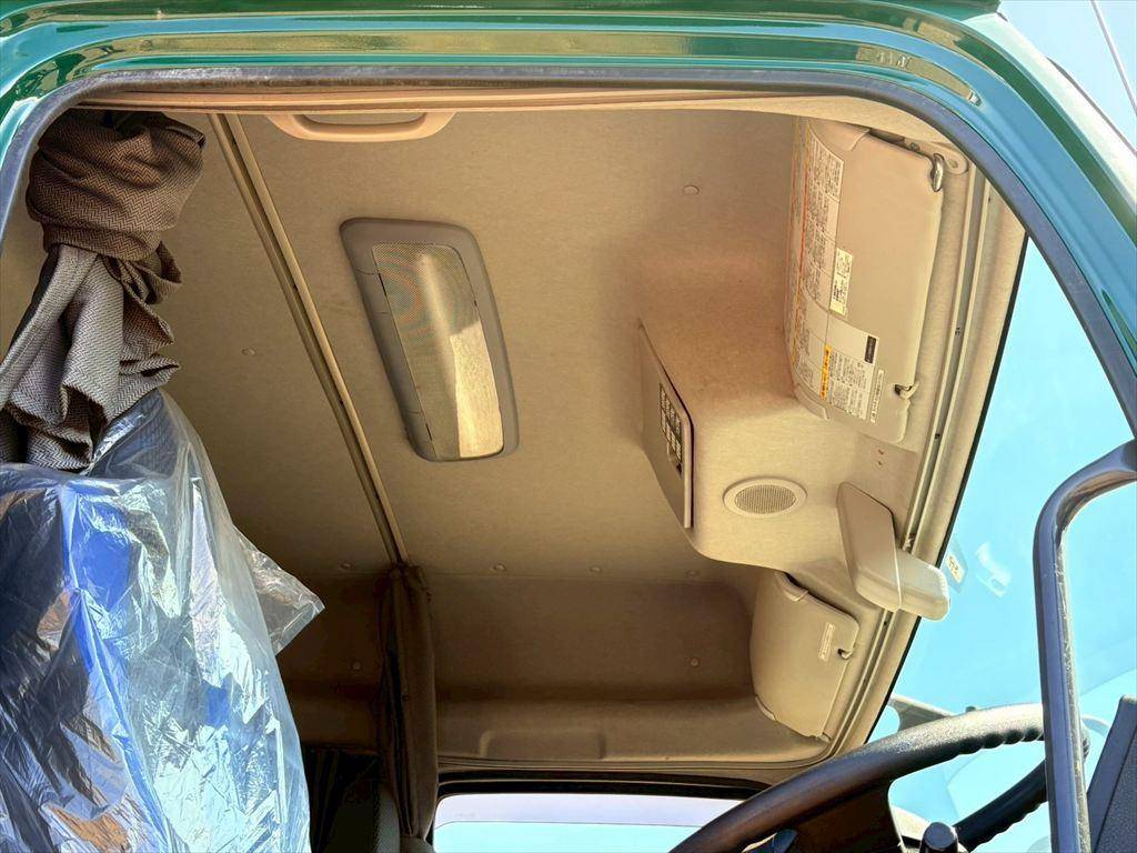 いすゞギガトレーラーヘッド（トラクターヘッド）大型（10t）[写真20]