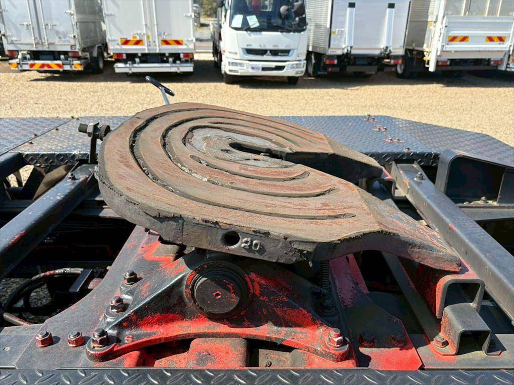 いすゞギガトレーラーヘッド（トラクターヘッド）大型（10t）[写真08]