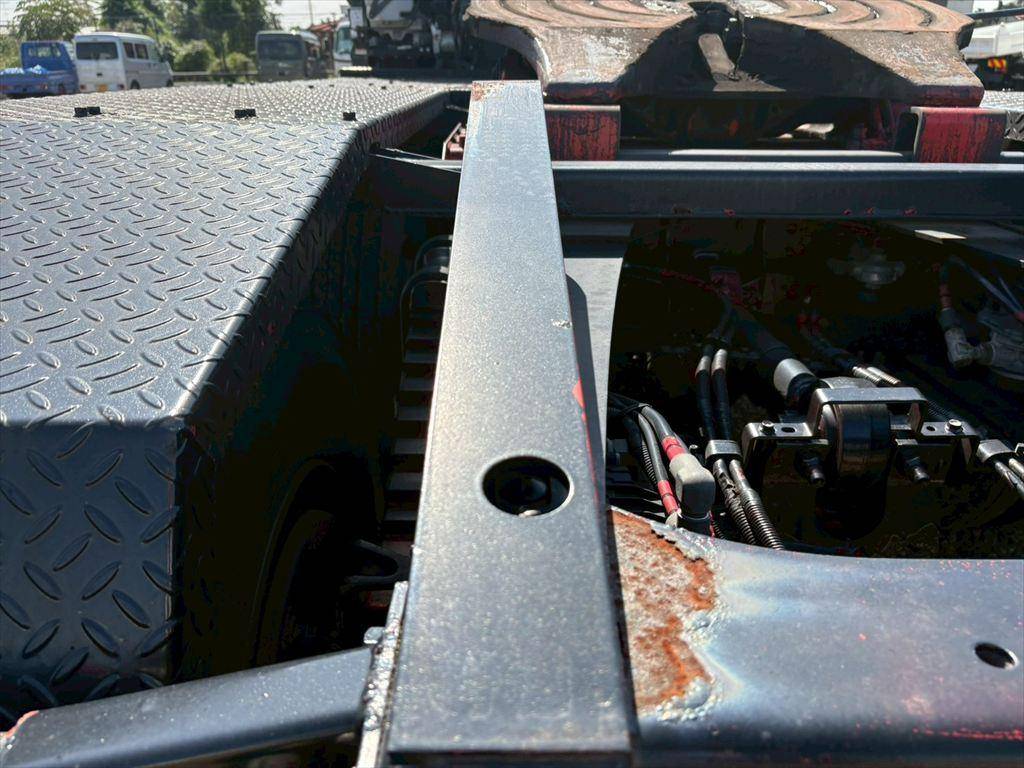 いすゞギガトレーラーヘッド（トラクターヘッド）大型（10t）[写真09]