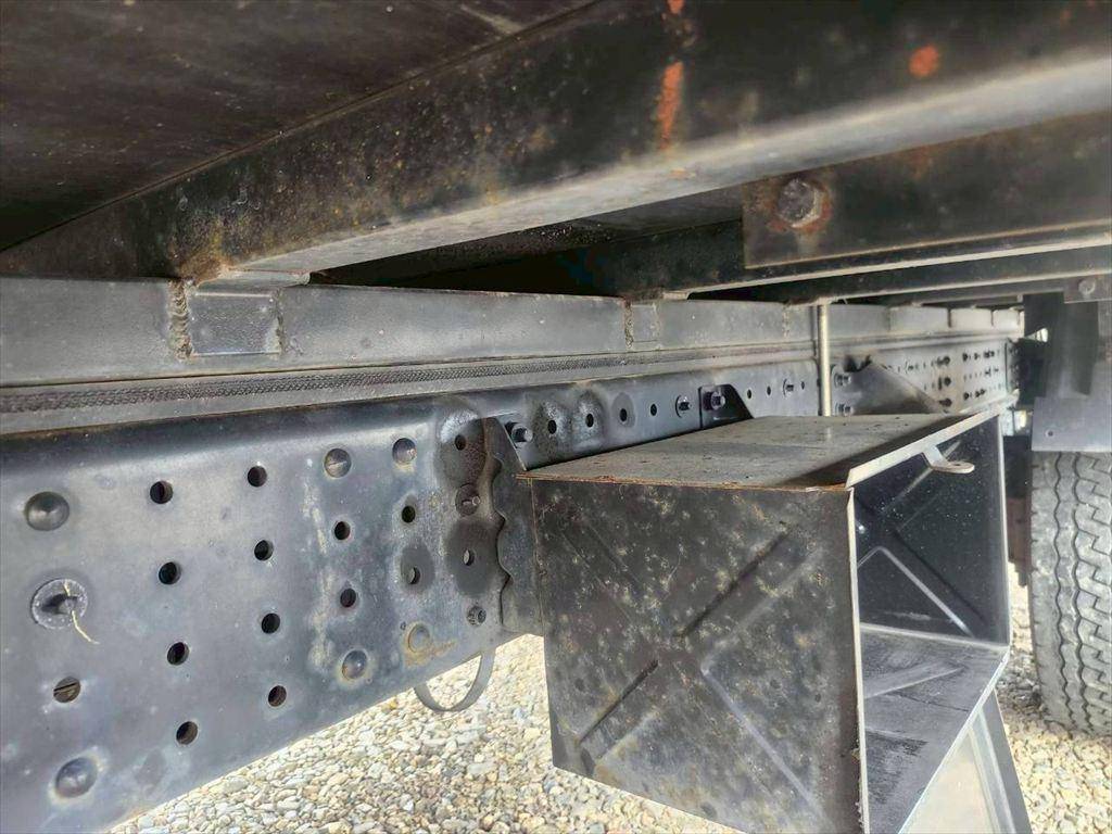 三菱ふそうキャンター平ボディ小型（2t・3t）[写真14]