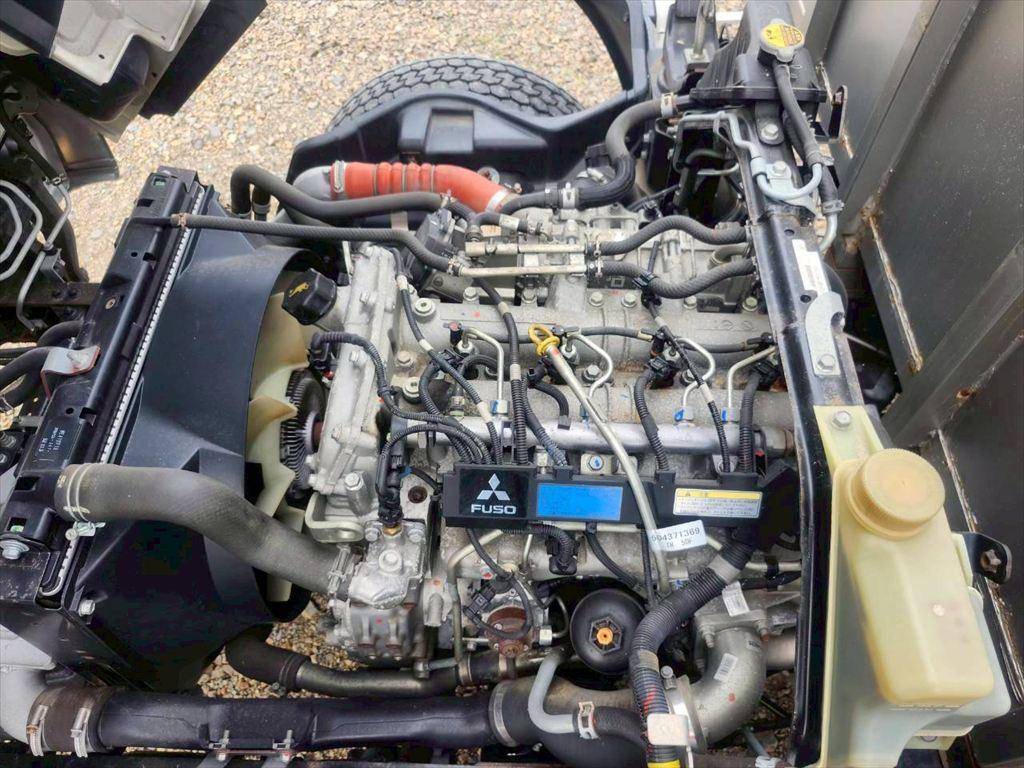 三菱ふそうキャンター平ボディ小型（2t・3t）[写真15]