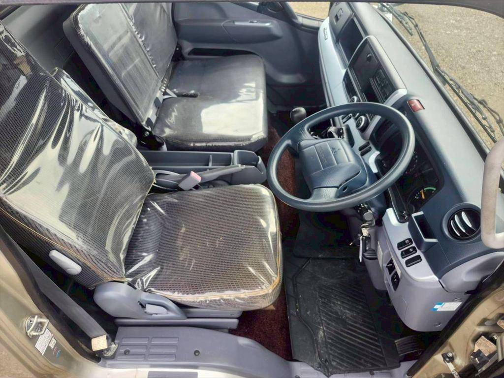 三菱ふそうキャンター平ボディ小型（2t・3t）[写真18]