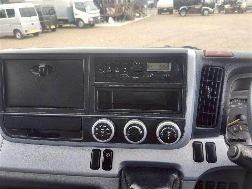 三菱ふそうキャンター平ボディ小型（2t・3t）[写真19]