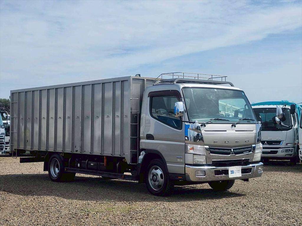 三菱ふそうキャンター平ボディ小型（2t・3t）[写真02]