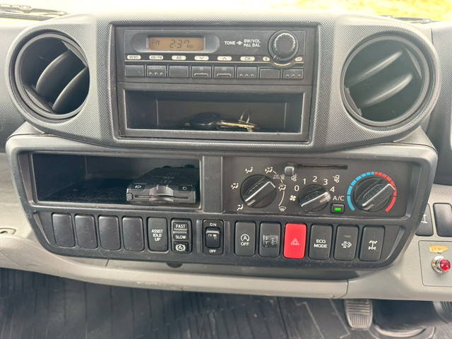 日野デュトロ幌ウイング小型（2t・3t）[写真37]