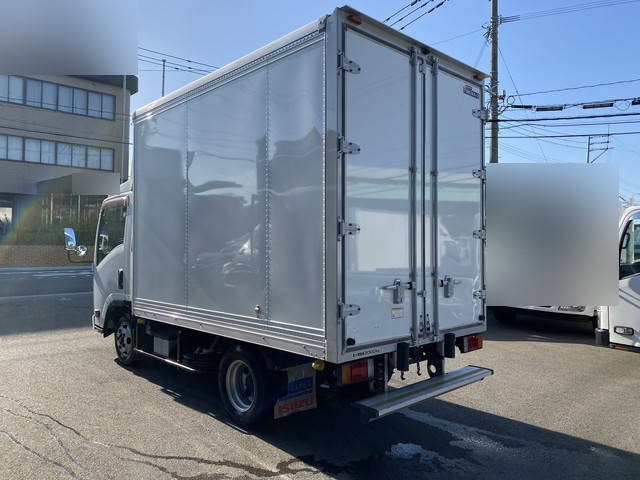 いすゞエルフパネルバン小型（2t・3t）[写真02]