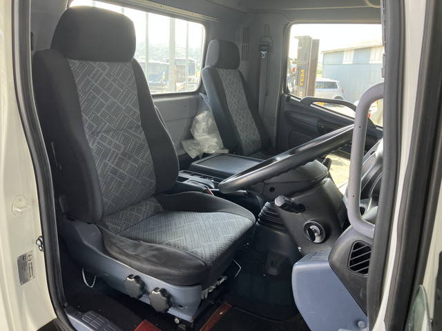 日野レンジャー平ボディ中型（4t）[写真28]