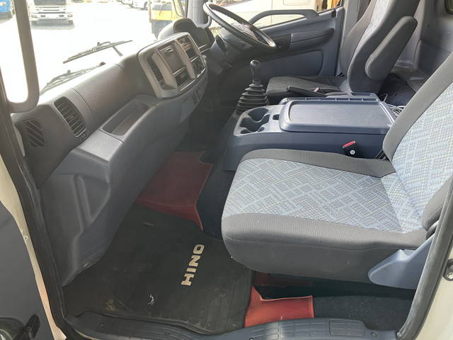 日野レンジャー平ボディ中型（4t）[写真29]