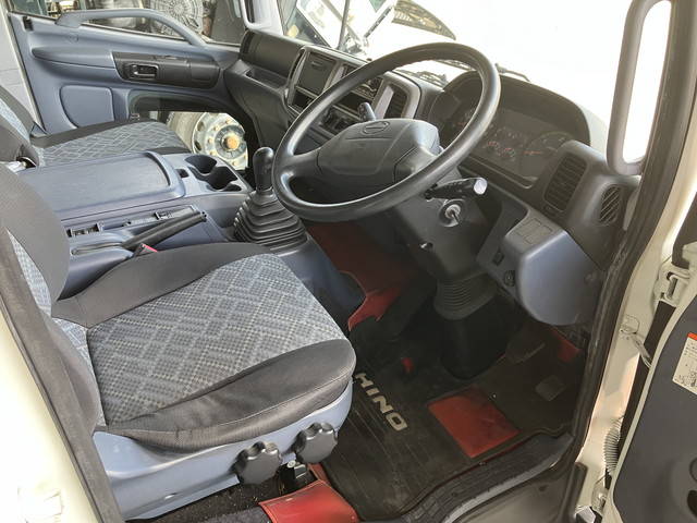 日野レンジャー平ボディ中型（4t）[写真30]