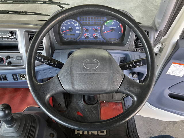 日野レンジャー平ボディ中型（4t）[写真32]