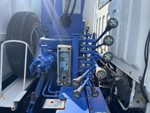 三菱ふそうキャンターダンプ・クレーン付小型（2t・3t）[写真12]