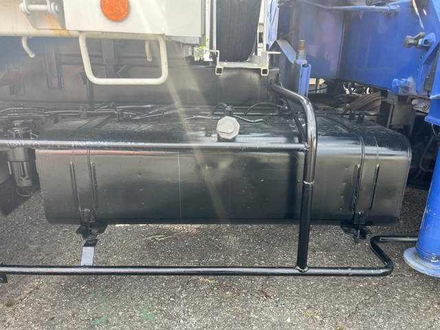 三菱ふそうキャンターダンプ・クレーン付小型（2t・3t）[写真22]