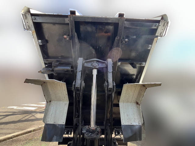 三菱ふそうキャンターダンプ・クレーン付小型（2t・3t）[写真23]