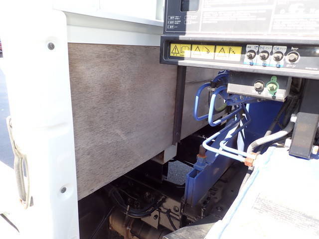 いすゞエルフクレーン3段小型（2t・3t）[写真35]