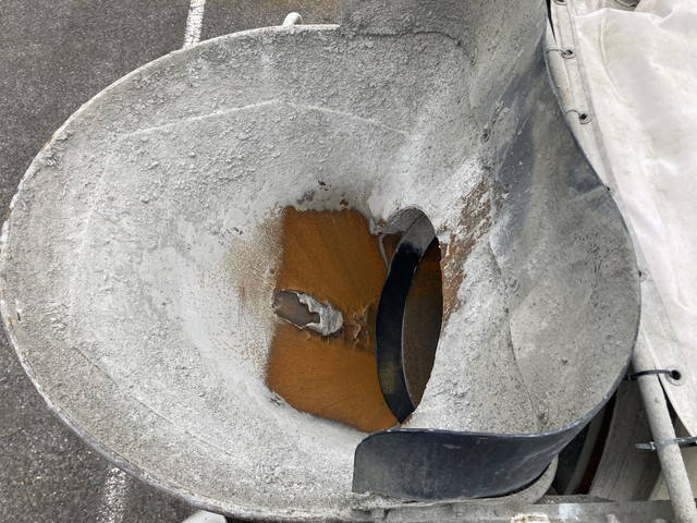 いすゞフォワードミキサー車（コンクリートミキサー）増トン（6t・8t）[写真13]