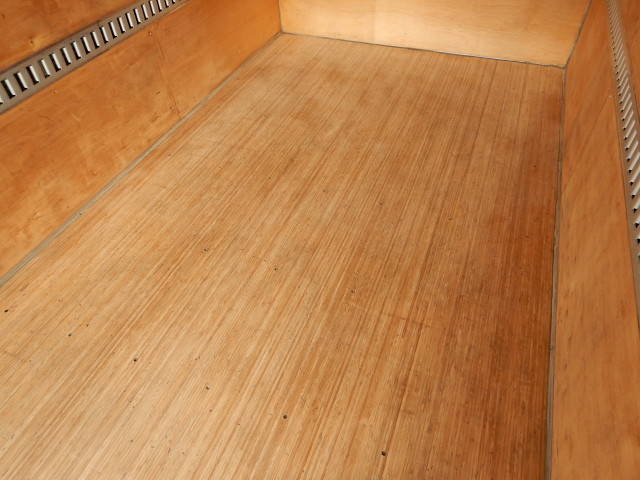 いすゞエルフアルミバン小型（2t・3t）[写真34]