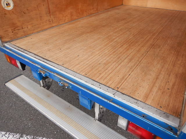 いすゞエルフアルミバン小型（2t・3t）[写真35]