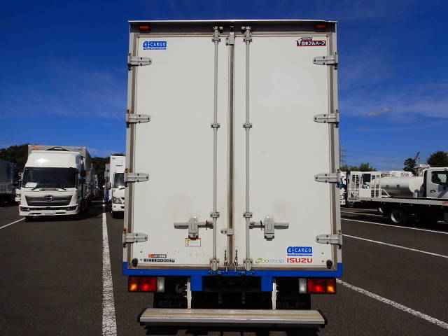 いすゞエルフアルミバン小型（2t・3t）[写真05]