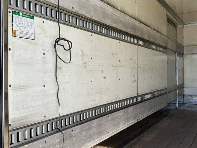 いすゞフォワードパネルバン中型（4t）[写真13]