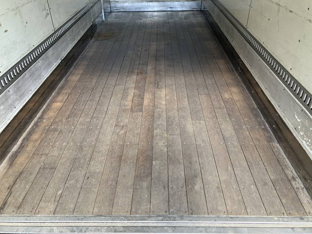 いすゞフォワードパネルバン中型（4t）[写真14]