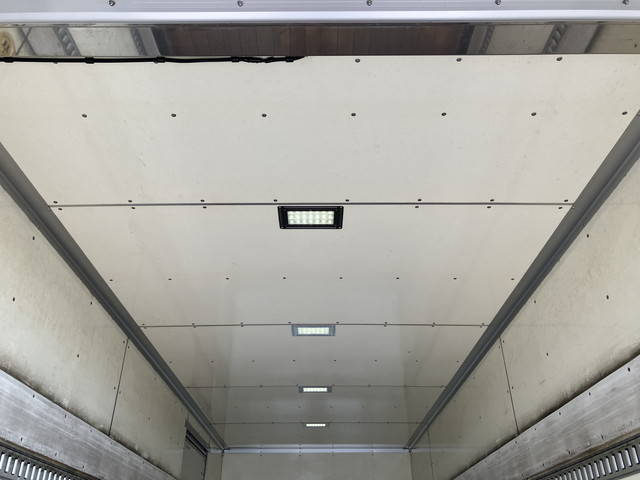 いすゞフォワードパネルバン中型（4t）[写真15]