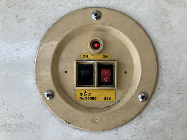 いすゞフォワードパネルバン中型（4t）[写真17]