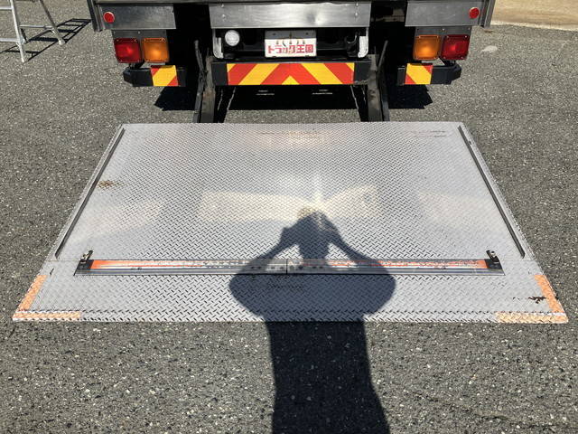 いすゞフォワードパネルバン中型（4t）[写真20]