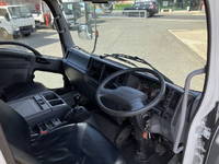 いすゞフォワードパネルバン中型（4t）[写真34]