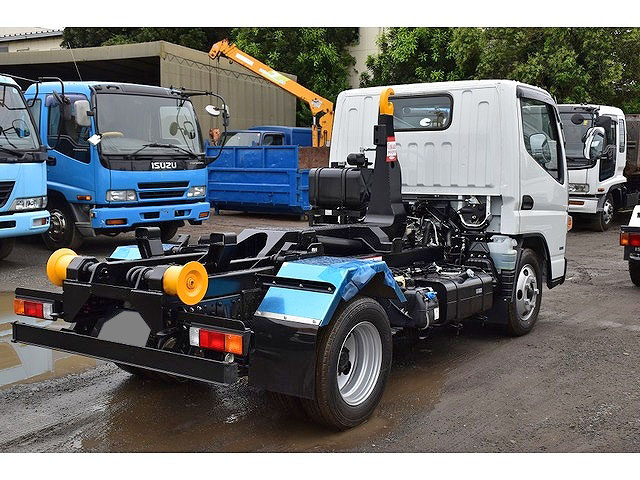 三菱ふそうキャンターコンテナ専用車小型（2t・3t）[写真02]