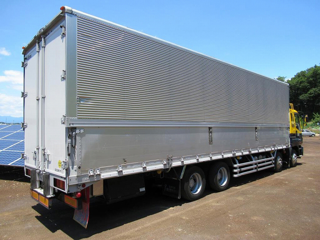 いすゞギガアルミウイング大型（10t）[写真02]