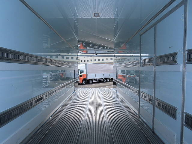 日野プロフィア冷凍車（冷蔵車）大型（10t）[写真30]