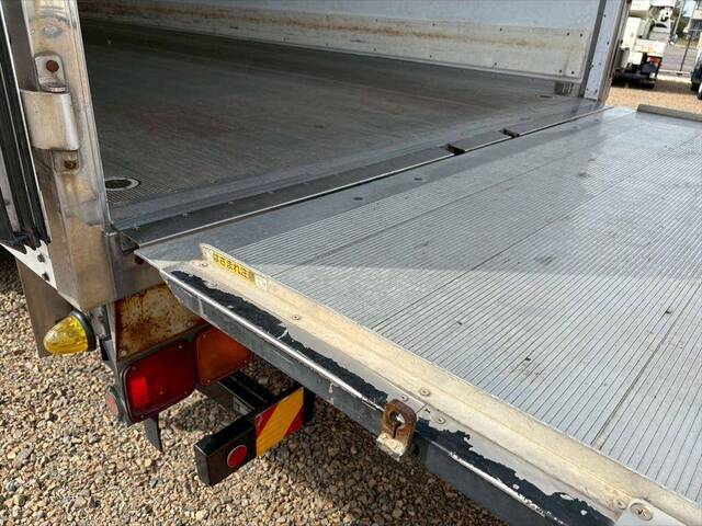 いすゞフォワード冷凍車（冷蔵車）中型（4t）[写真10]