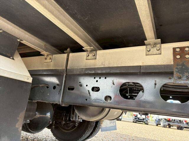 いすゞフォワード冷凍車（冷蔵車）中型（4t）[写真12]